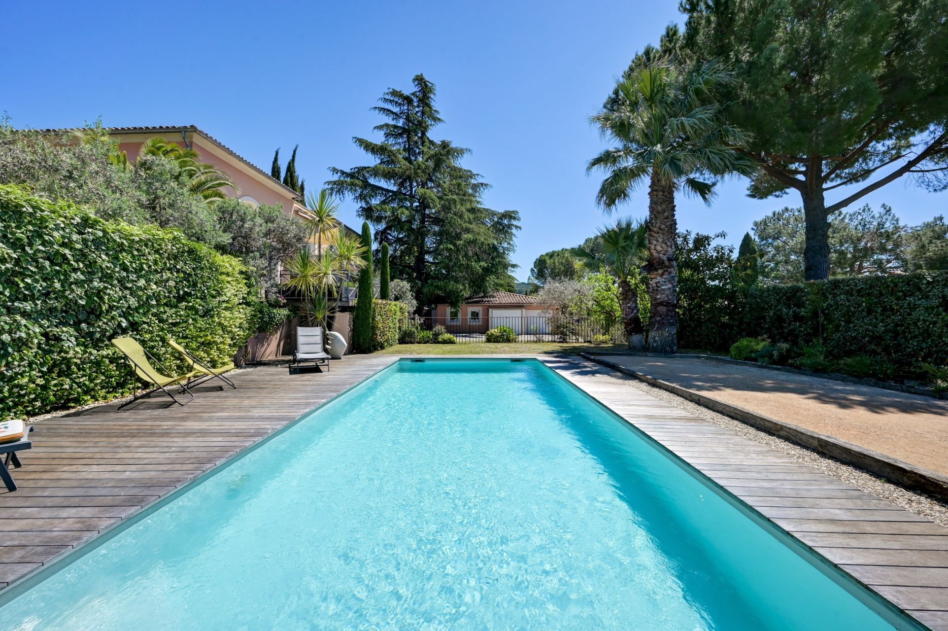 house 6 Rooms for sale on EGUILLES (13510)