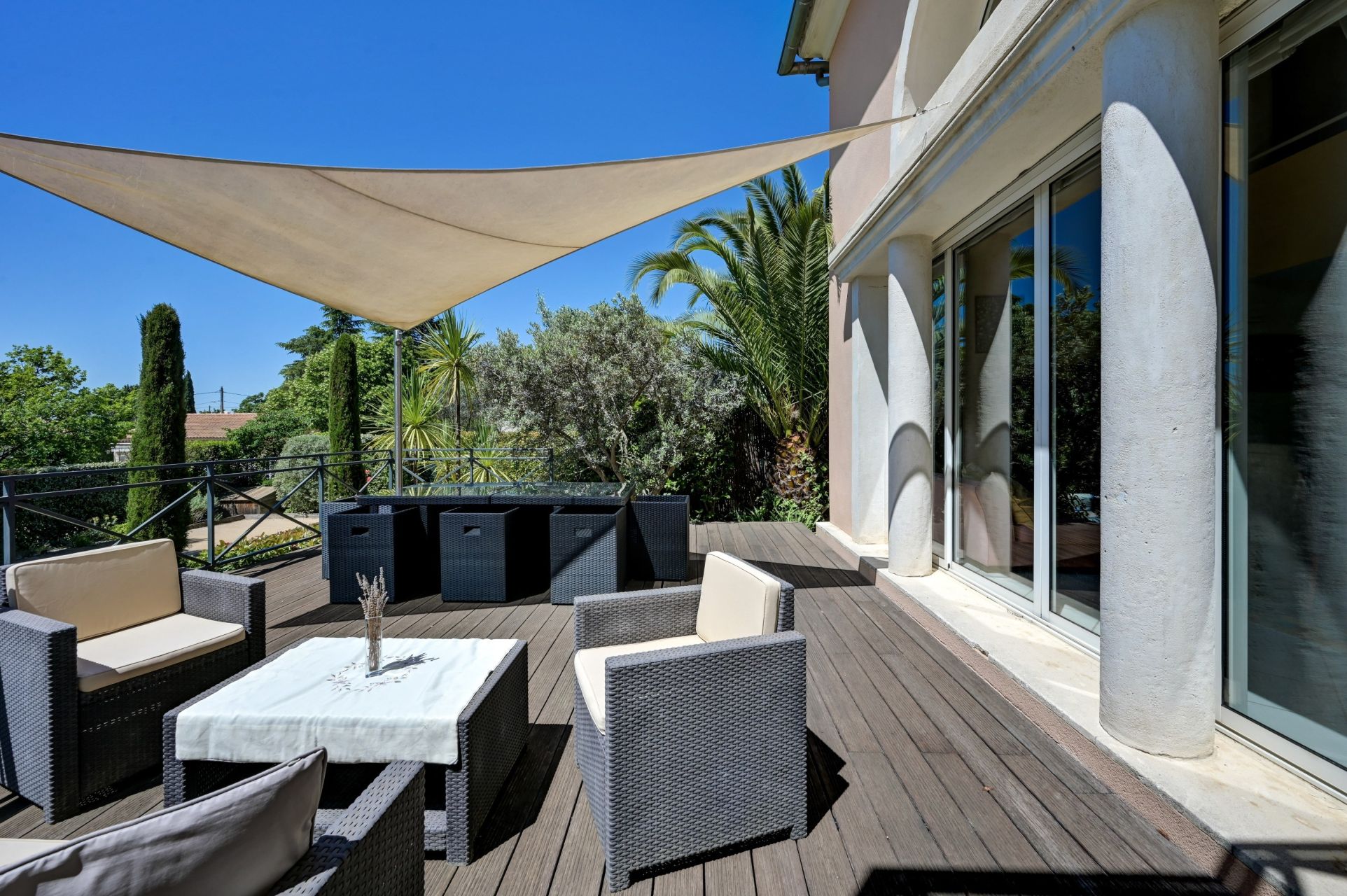 house 6 Rooms for sale on EGUILLES (13510)