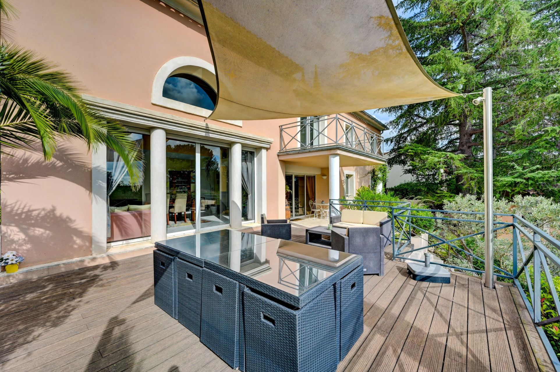house 6 Rooms for sale on EGUILLES (13510)