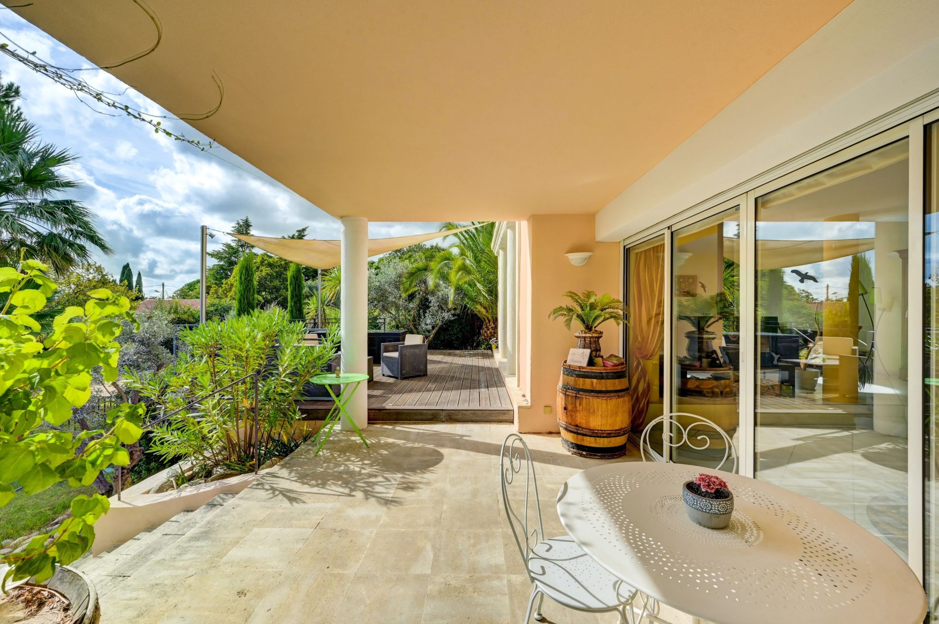 house 6 Rooms for sale on EGUILLES (13510)