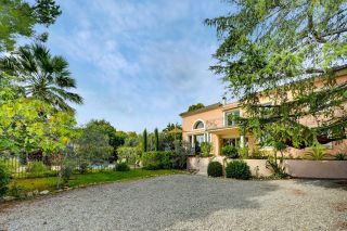 house 6 Rooms for sale on EGUILLES (13510)