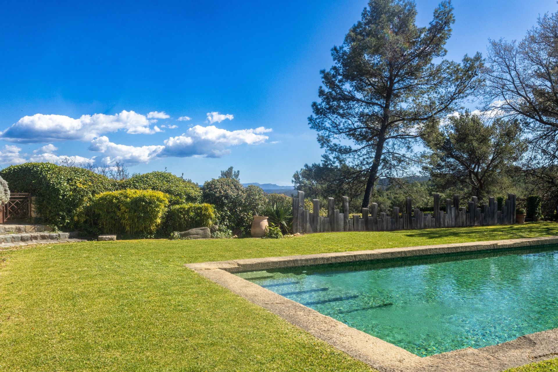 house 10 Rooms for sale on AIX EN PROVENCE (13100)