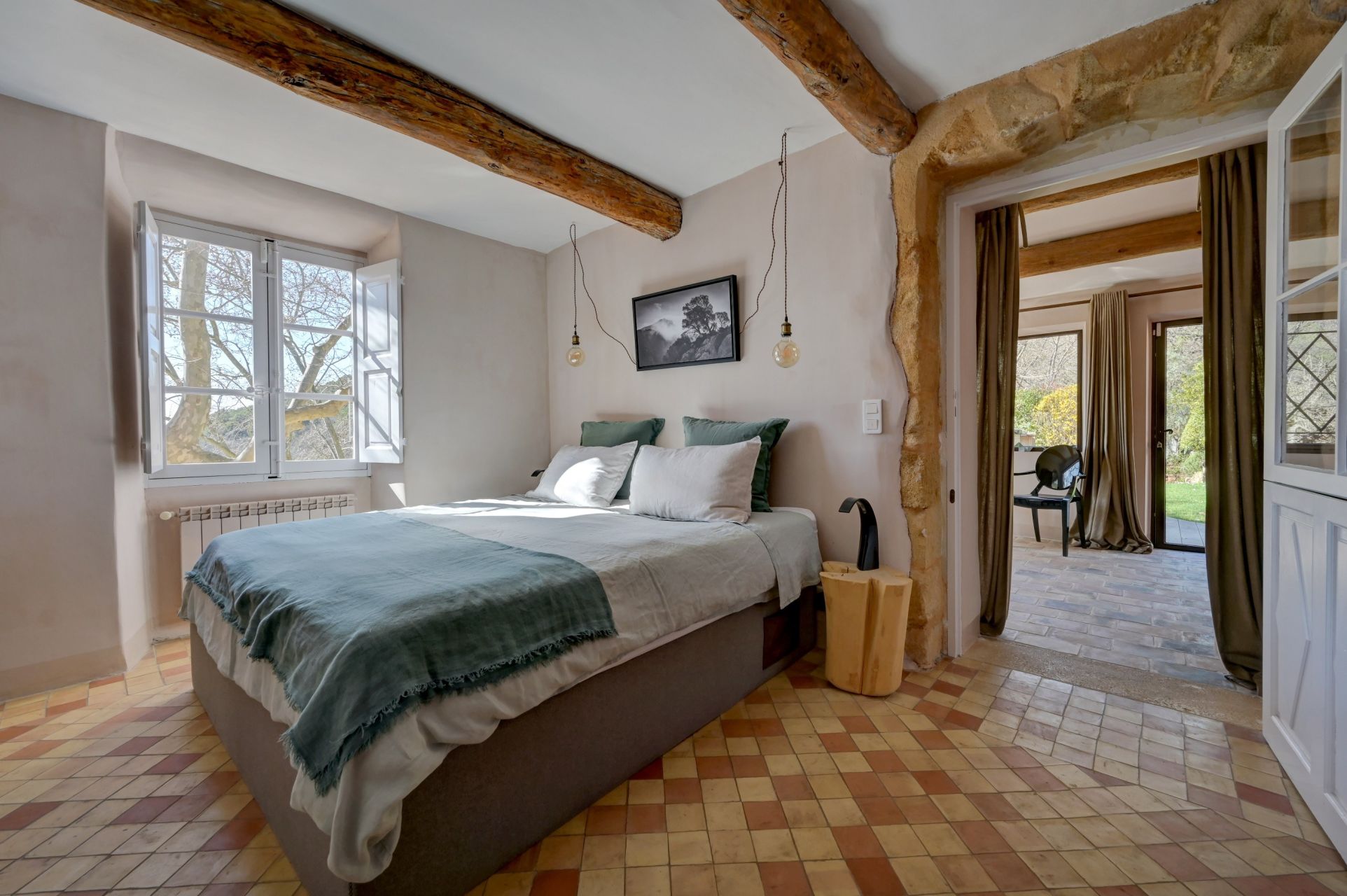 house 10 Rooms for sale on AIX EN PROVENCE (13100)