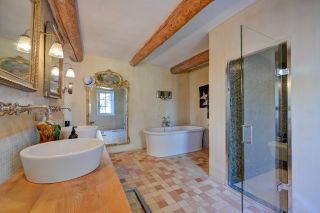 house 10 Rooms for sale on AIX EN PROVENCE (13100)