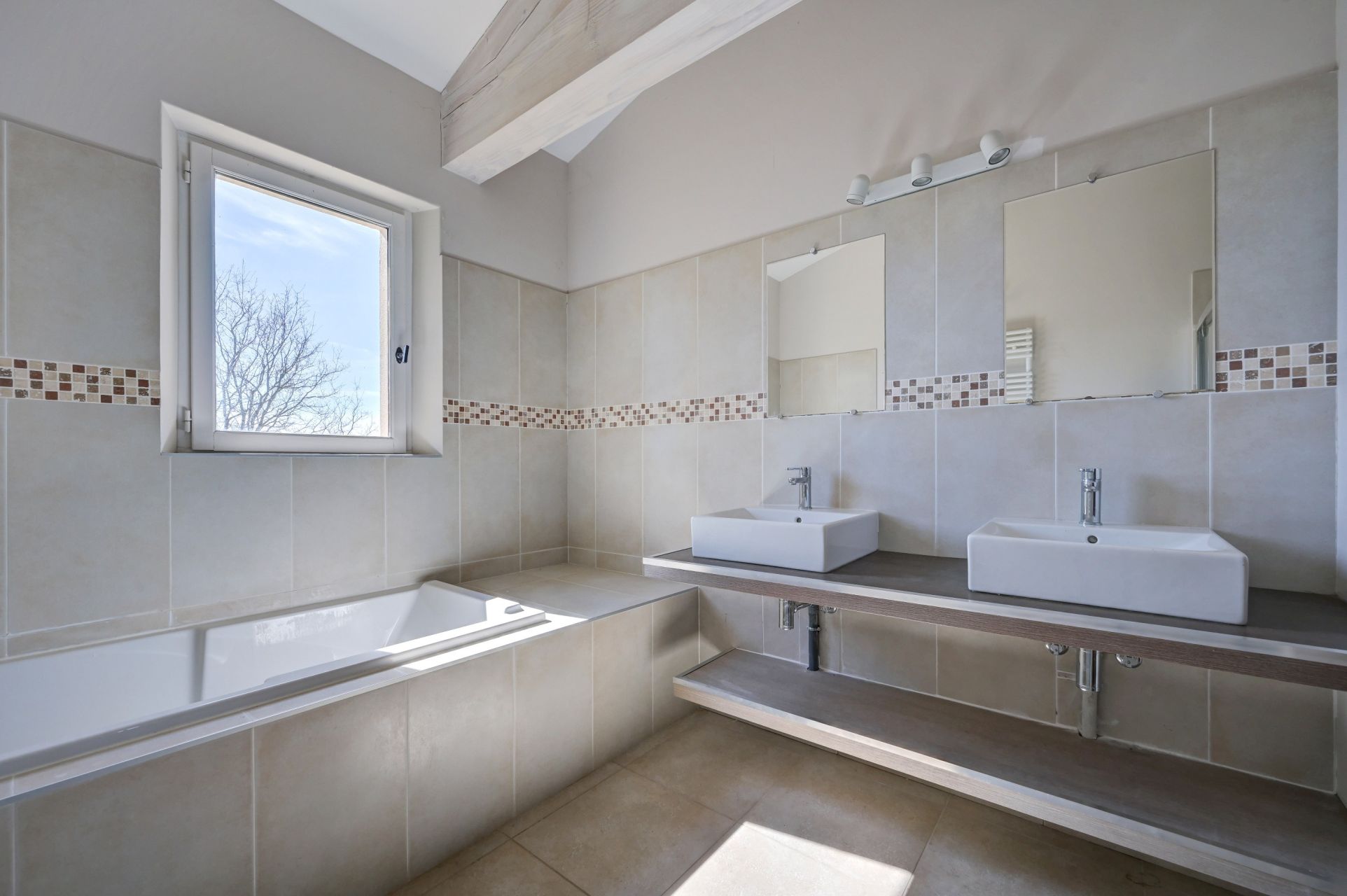 house 6 Rooms for rent on AIX EN PROVENCE (13090)