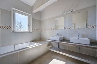 house 6 Rooms for rent on AIX EN PROVENCE (13090)