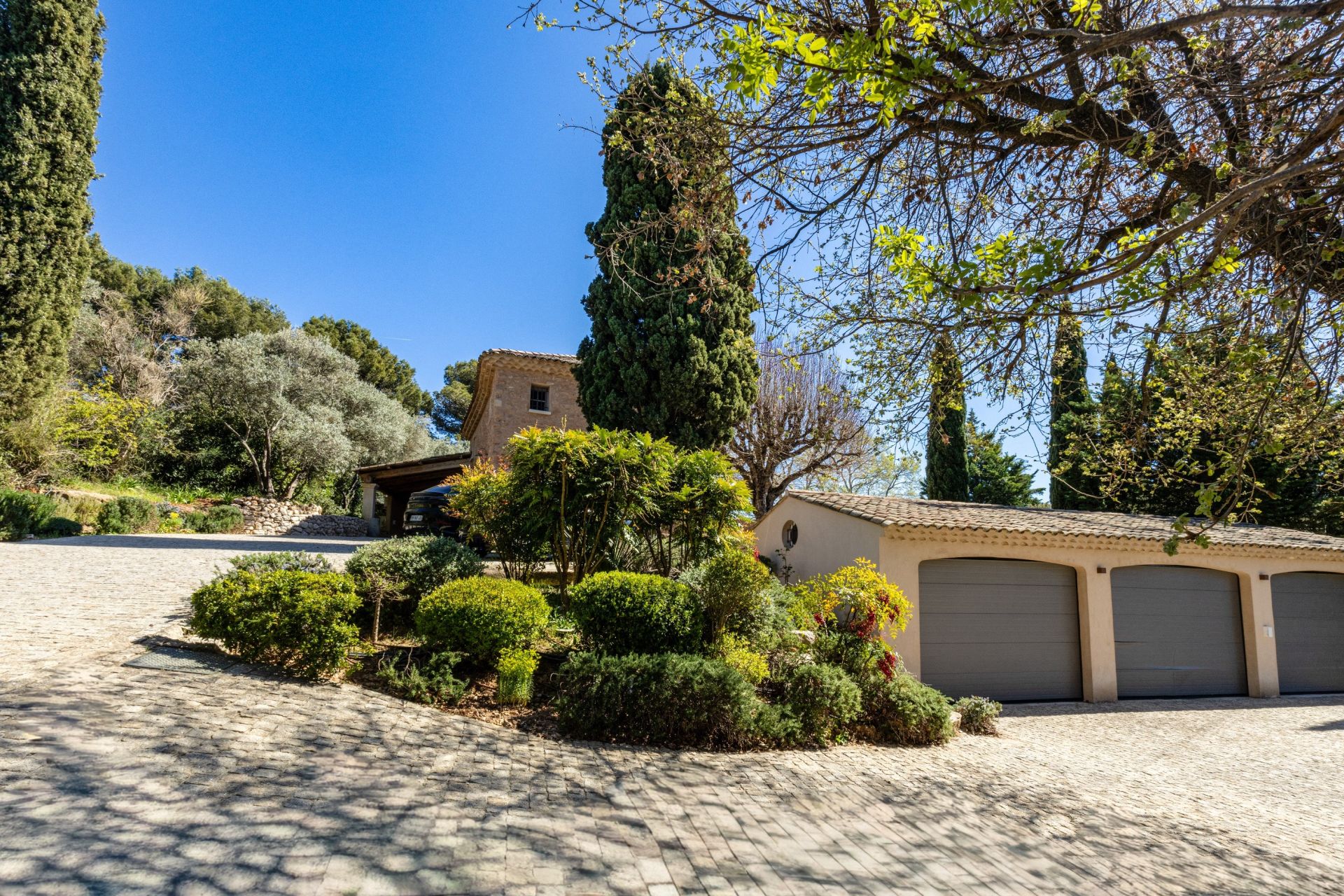 maison 9 Pièces en vente sur AIX EN PROVENCE (13100)