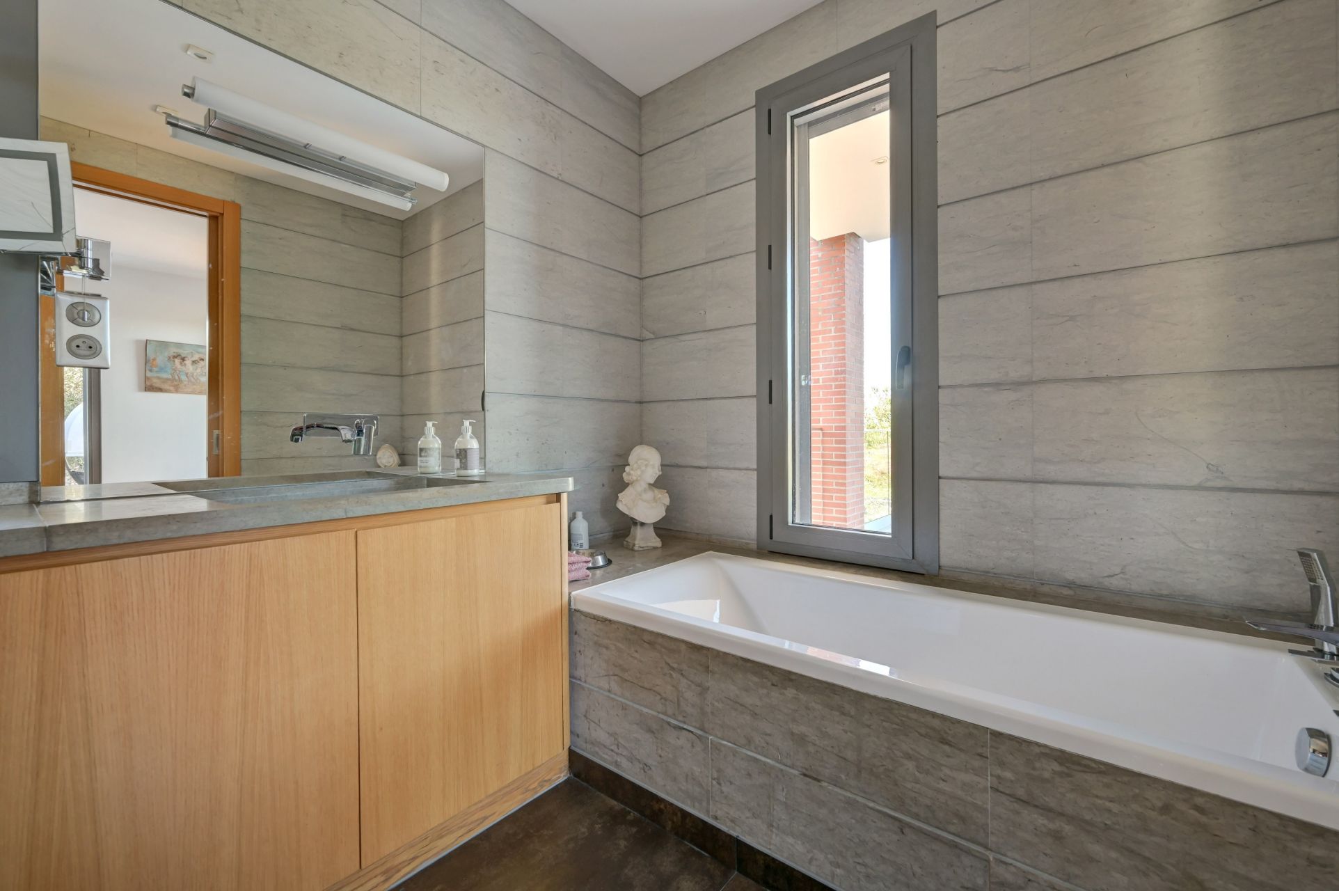 maison 8 Pièces en vente sur BOUC BEL AIR (13320)