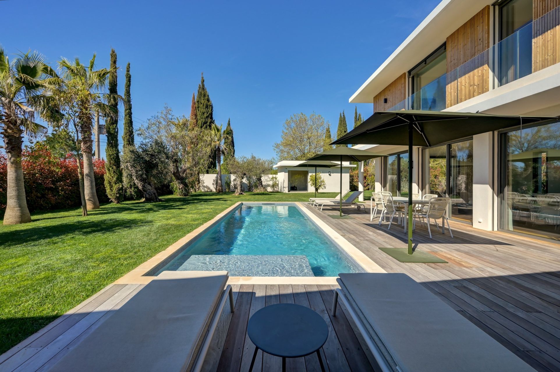 house 8 Rooms for sale on AIX EN PROVENCE (13100)