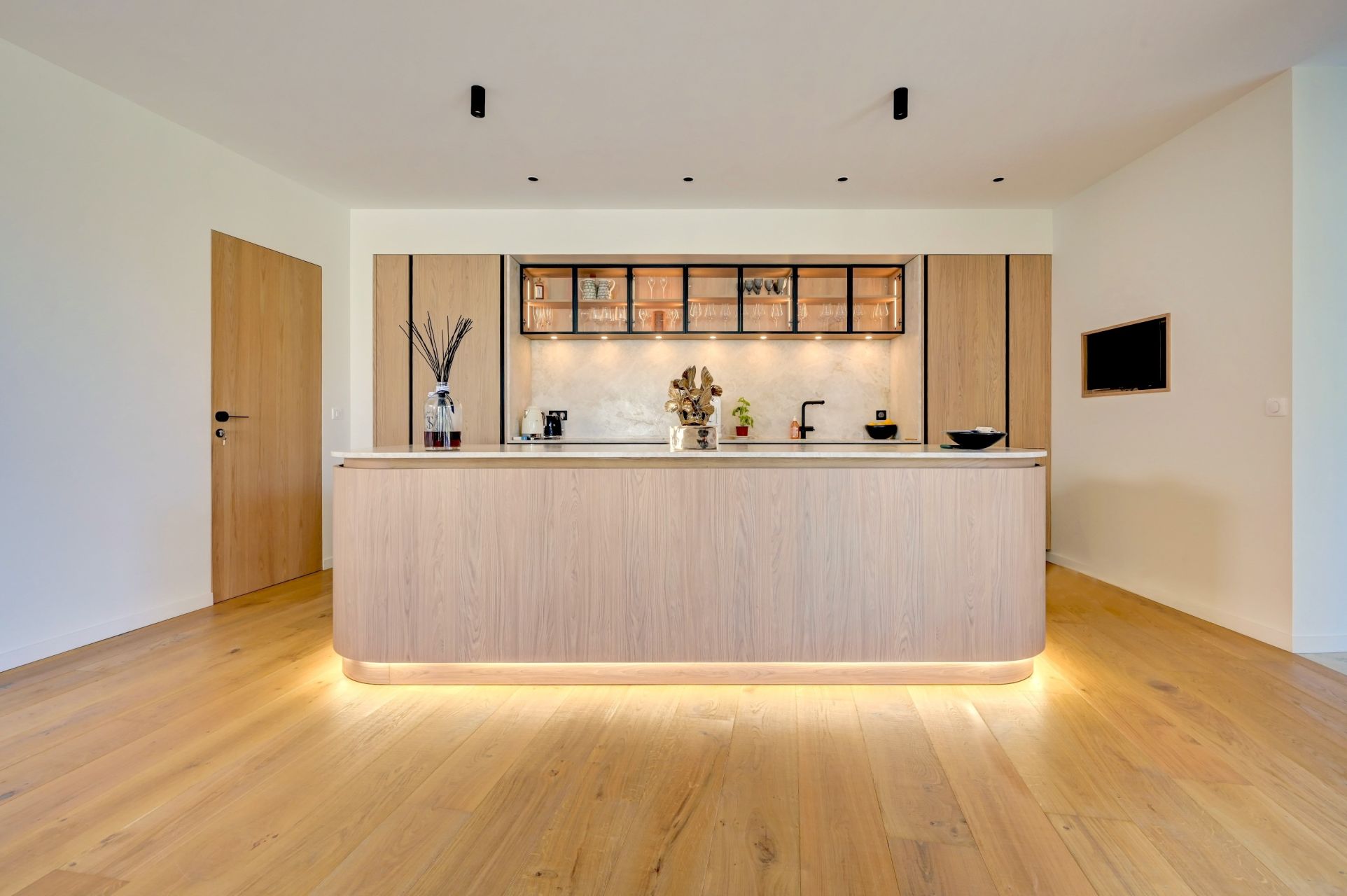 house 8 Rooms for sale on AIX EN PROVENCE (13100)