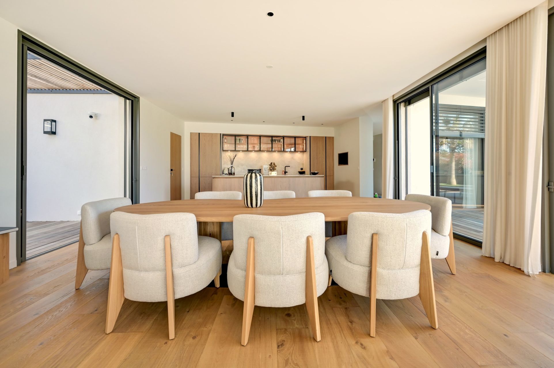 house 8 Rooms for sale on AIX EN PROVENCE (13100)