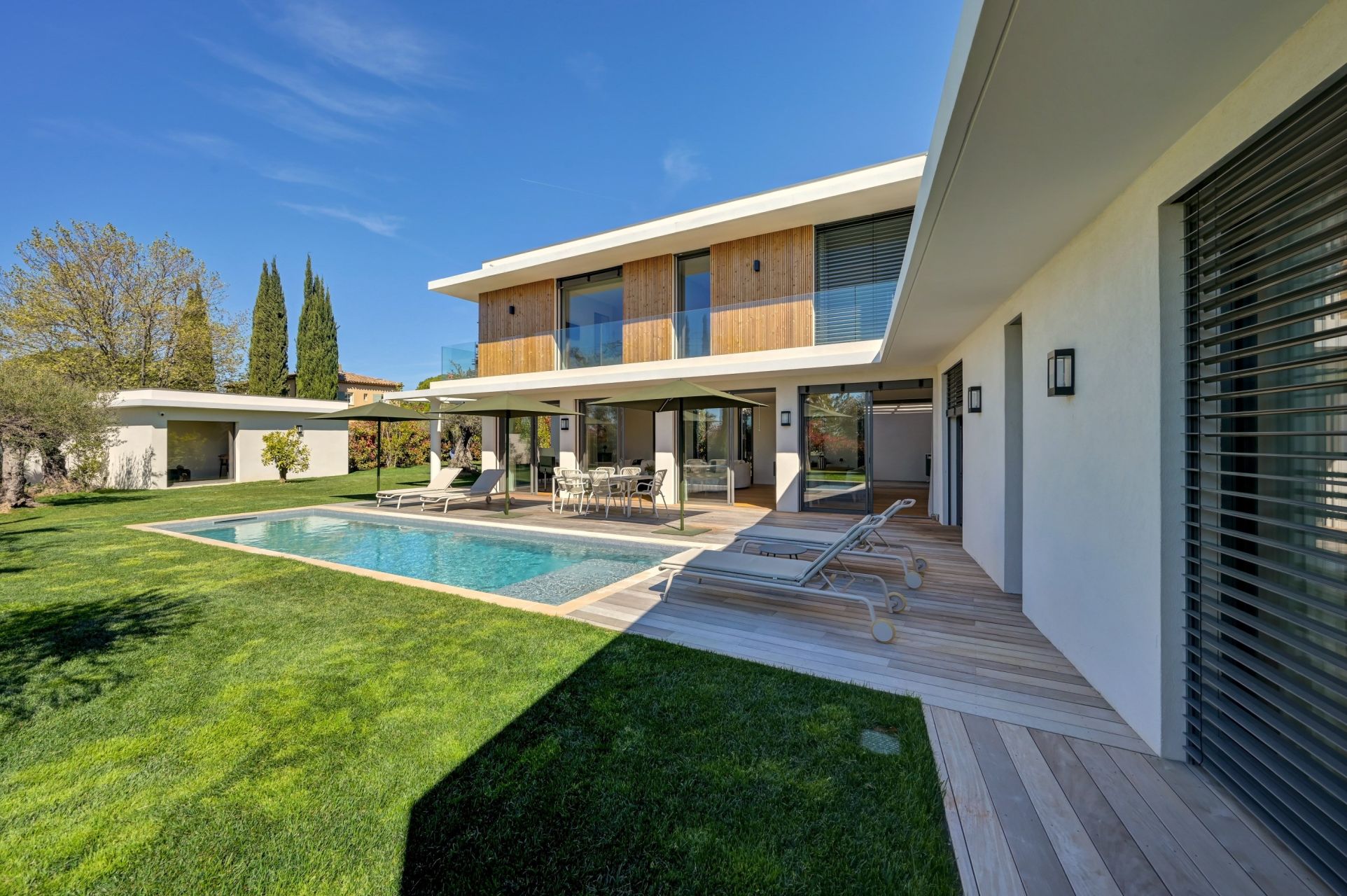 house 8 Rooms for sale on AIX EN PROVENCE (13100)
