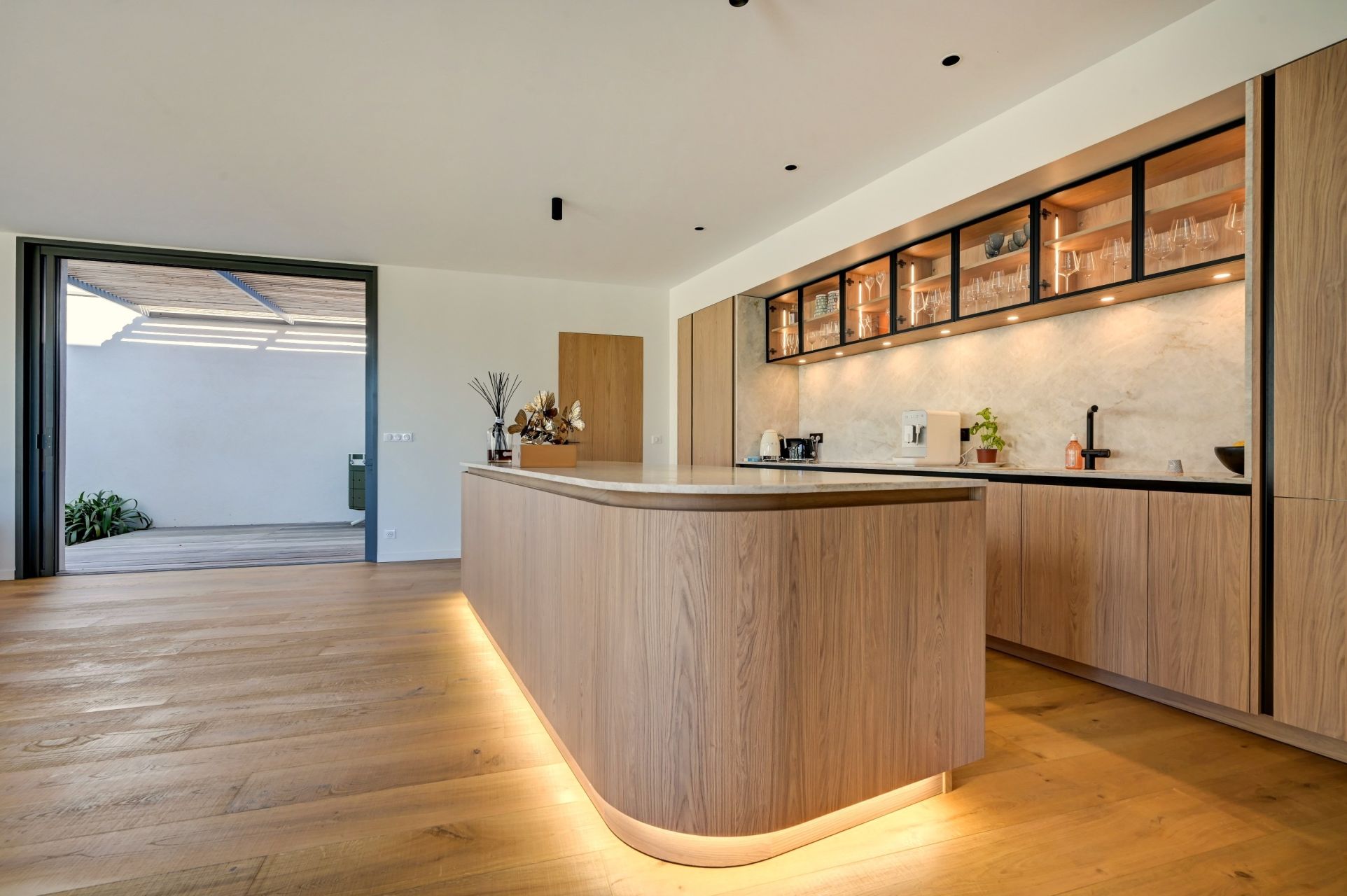 house 8 Rooms for sale on AIX EN PROVENCE (13100)