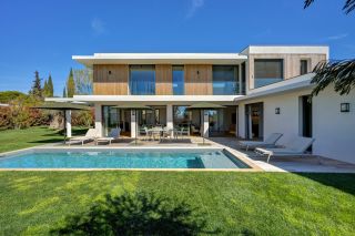 house 8 Rooms for sale on AIX EN PROVENCE (13100)