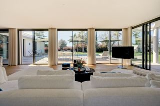 house 8 Rooms for sale on AIX EN PROVENCE (13100)