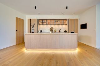 house 8 Rooms for sale on AIX EN PROVENCE (13100)