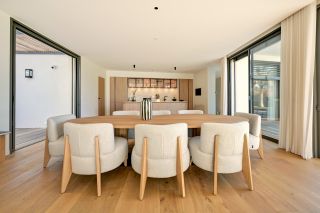 house 8 Rooms for sale on AIX EN PROVENCE (13100)