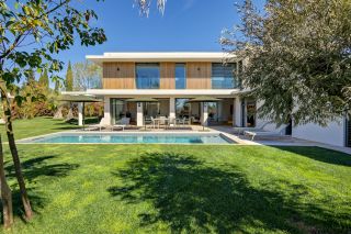 house 8 Rooms for sale on AIX EN PROVENCE (13100)