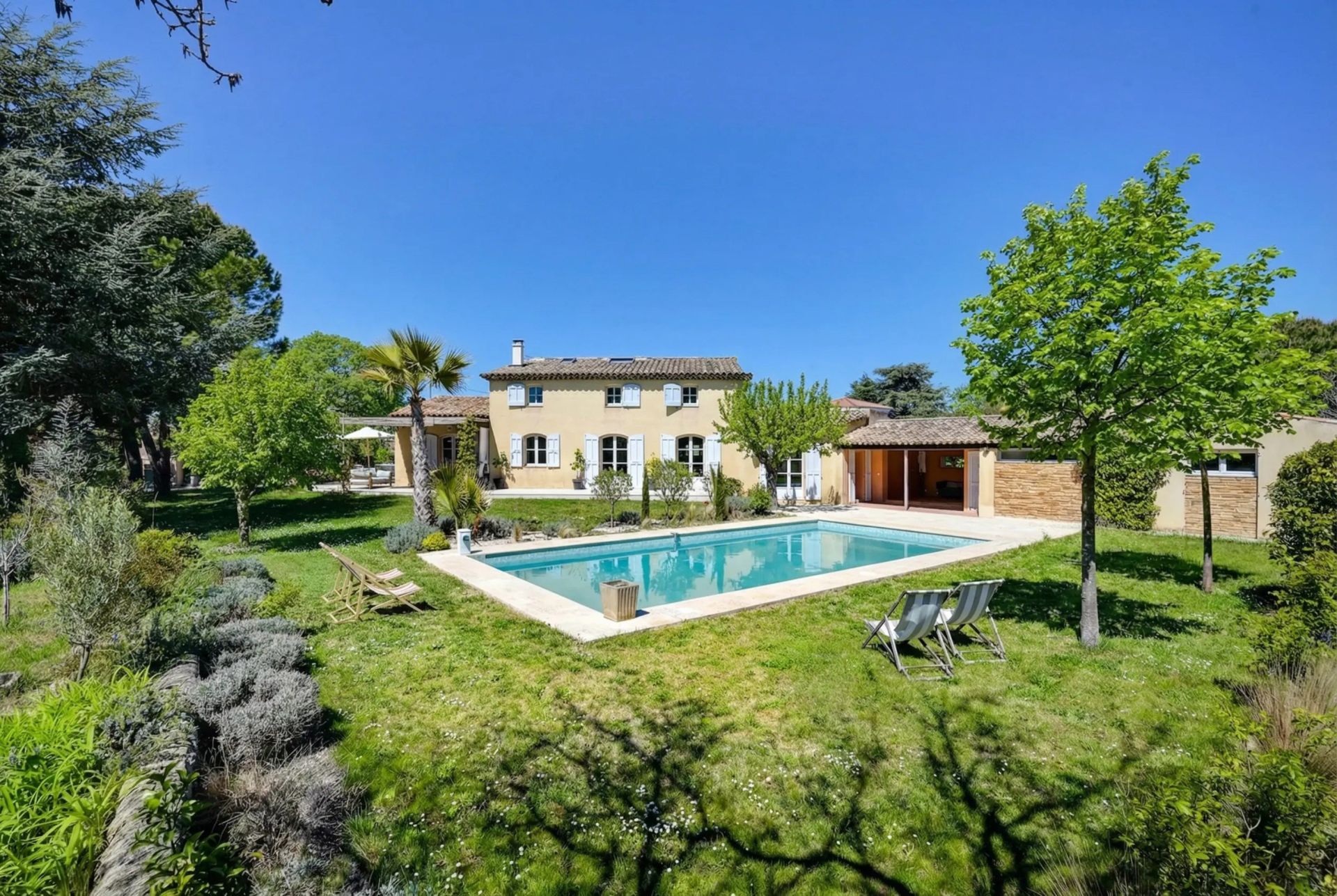 house 7 Rooms for sale on AIX EN PROVENCE (13100)