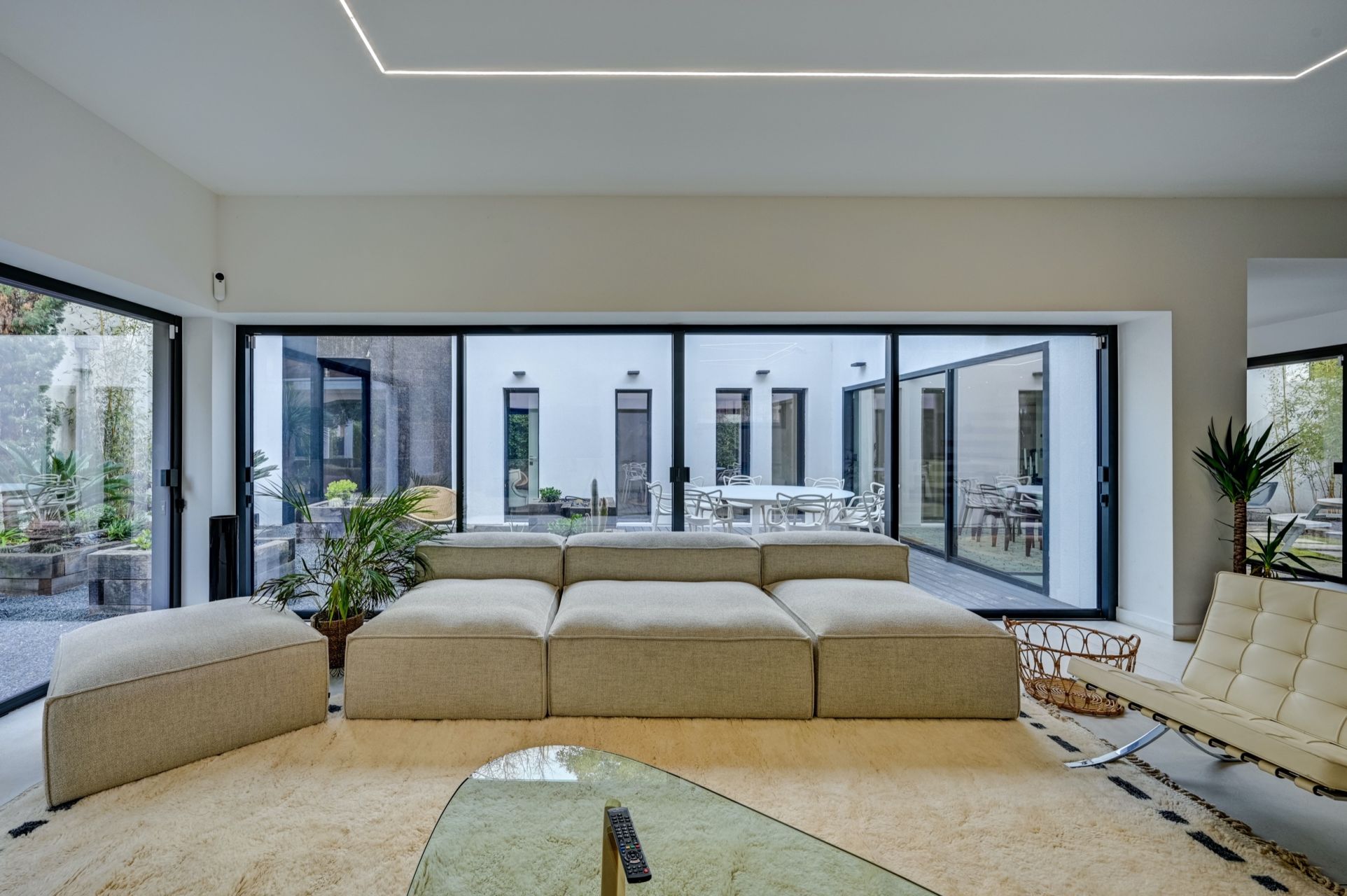 house 6 Rooms for sale on AIX EN PROVENCE (13100)