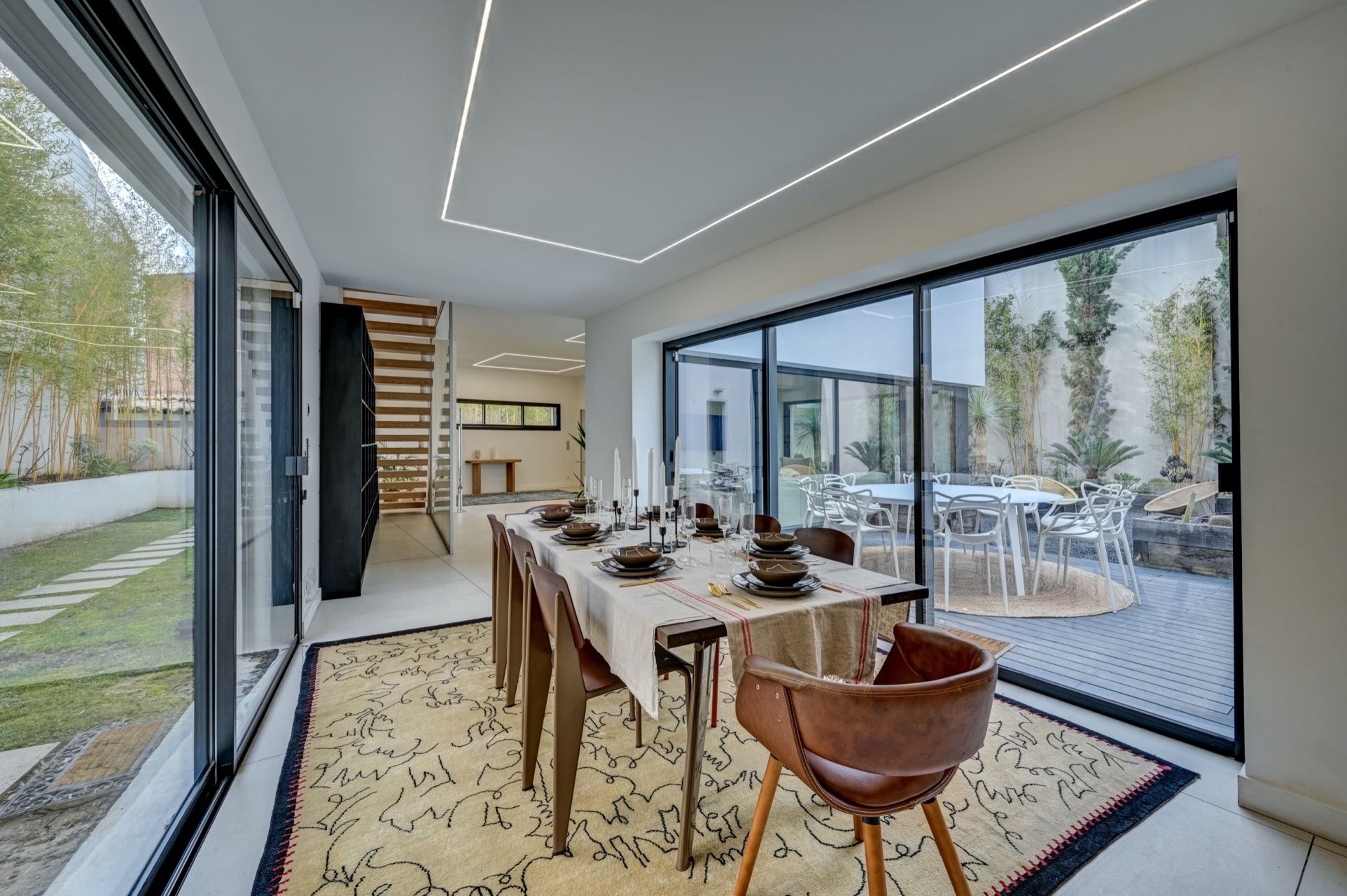 house 6 Rooms for sale on AIX EN PROVENCE (13100)