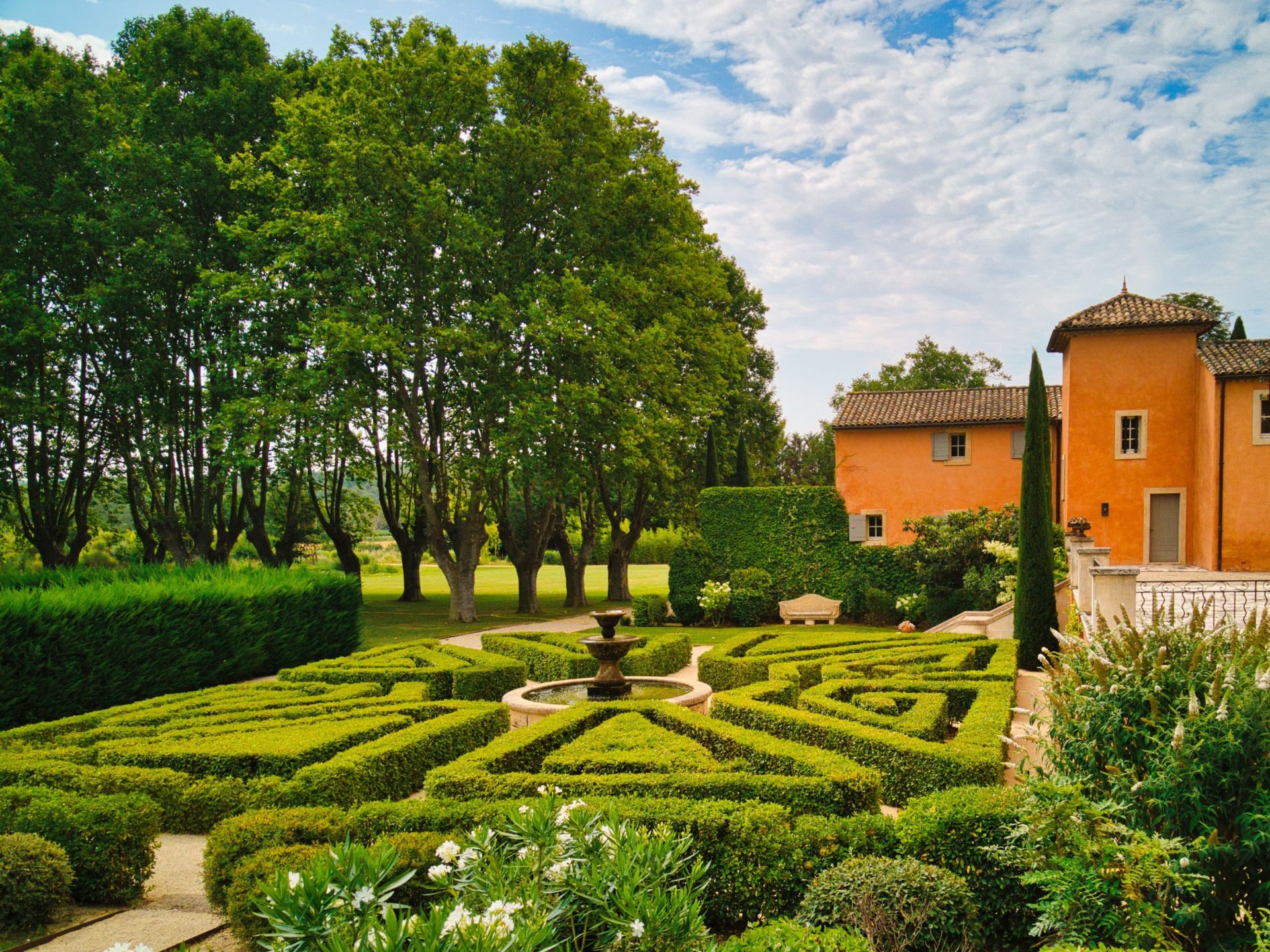 propriété 20 Pièces en location saisonnière sur LAMBESC (13410)