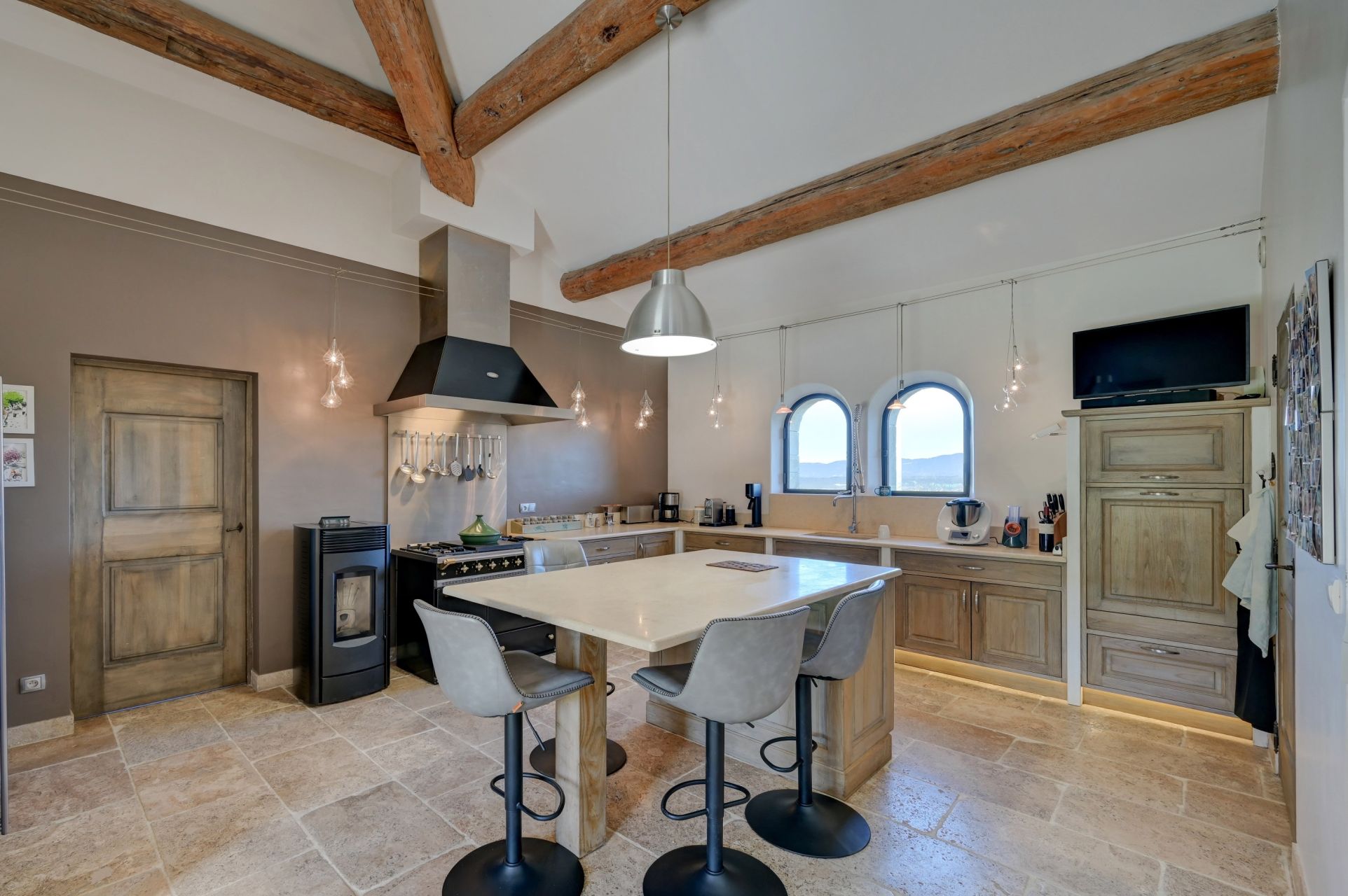 house 8 Rooms for sale on AIX EN PROVENCE (13100)