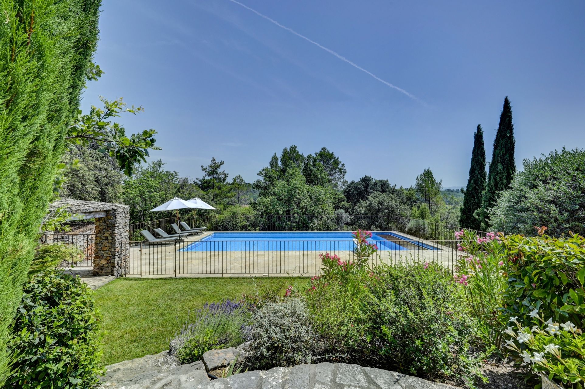 house 7 Rooms for sale on AIX EN PROVENCE (13100)