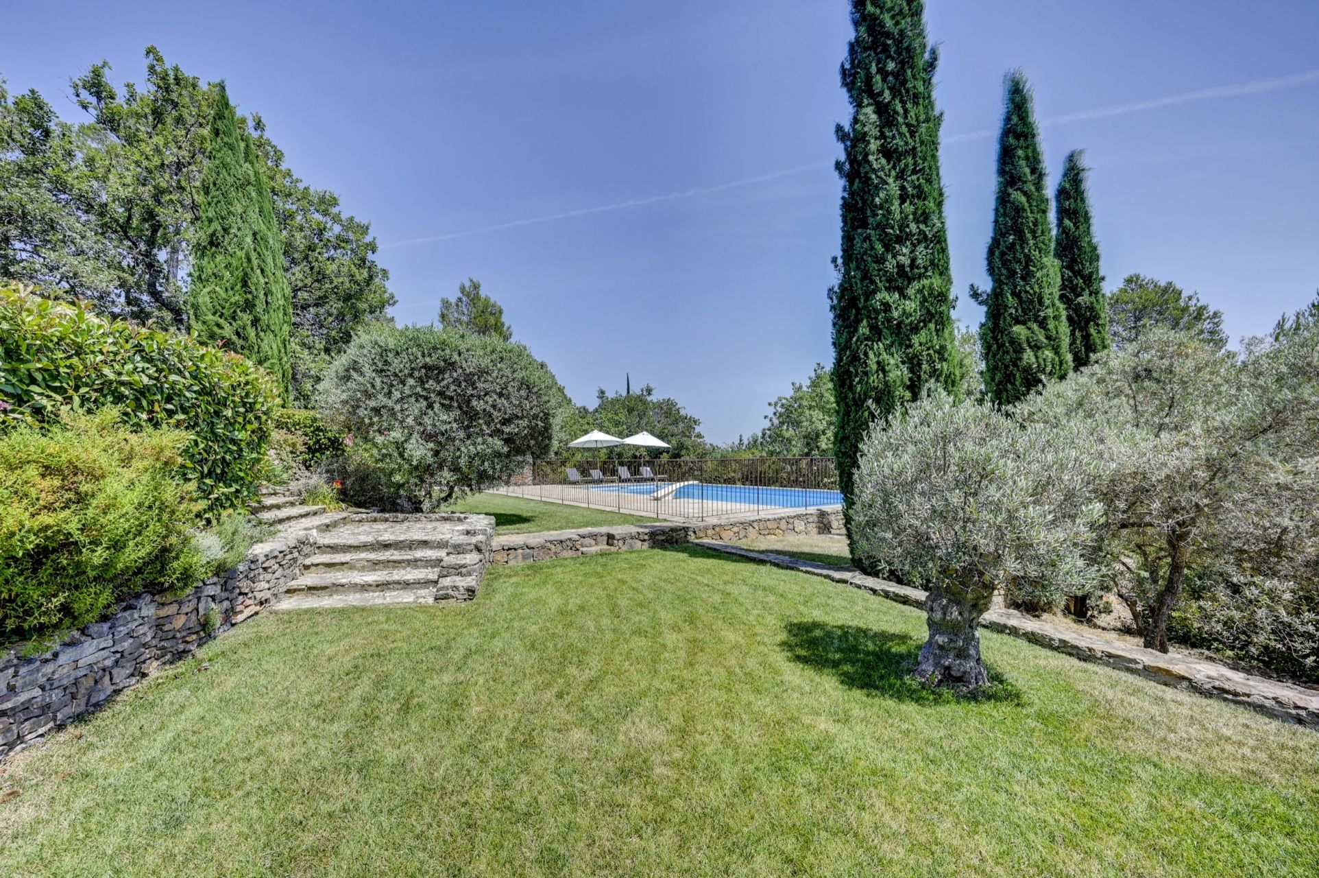 house 7 Rooms for sale on AIX EN PROVENCE (13100)