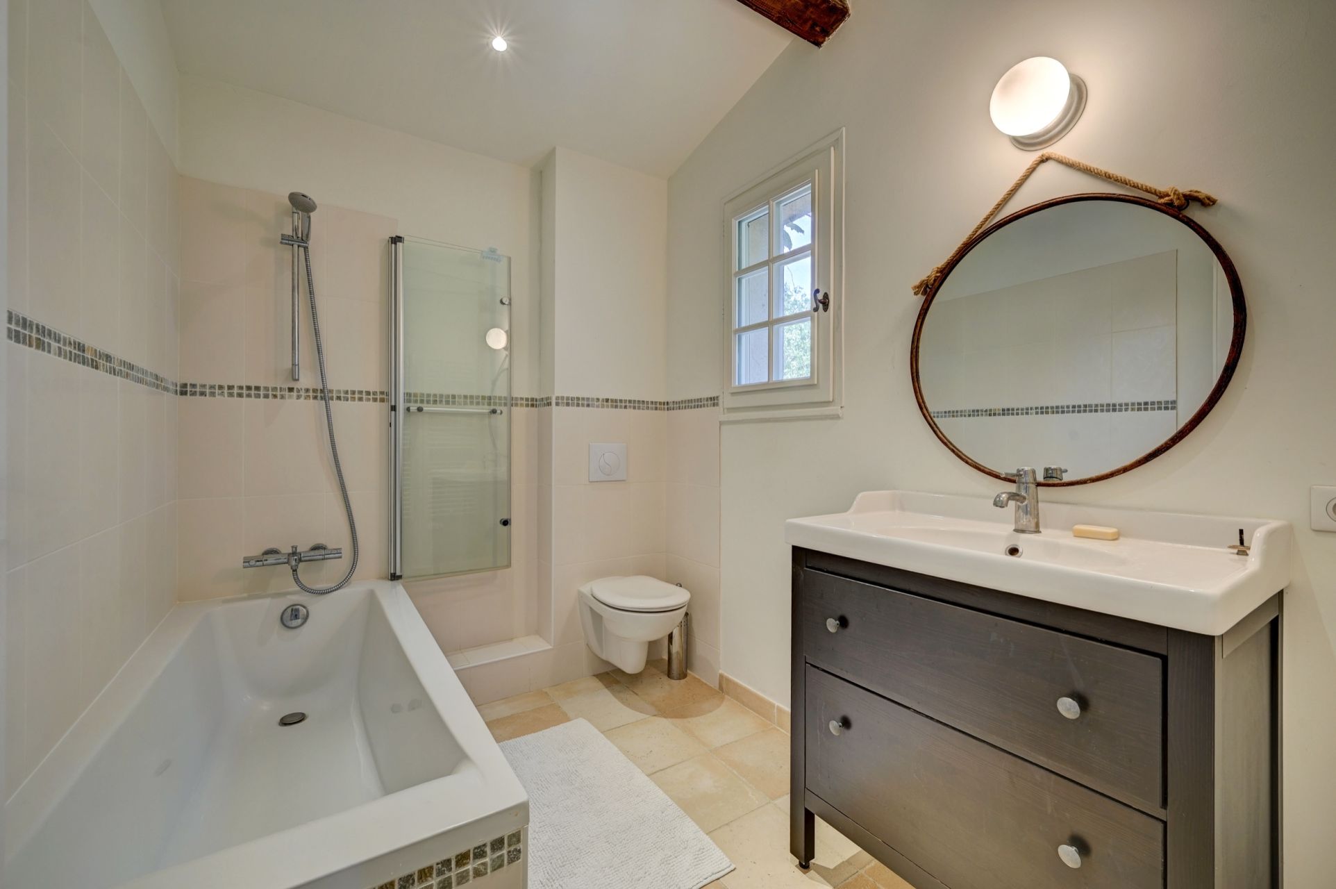 house 7 Rooms for sale on AIX EN PROVENCE (13100)