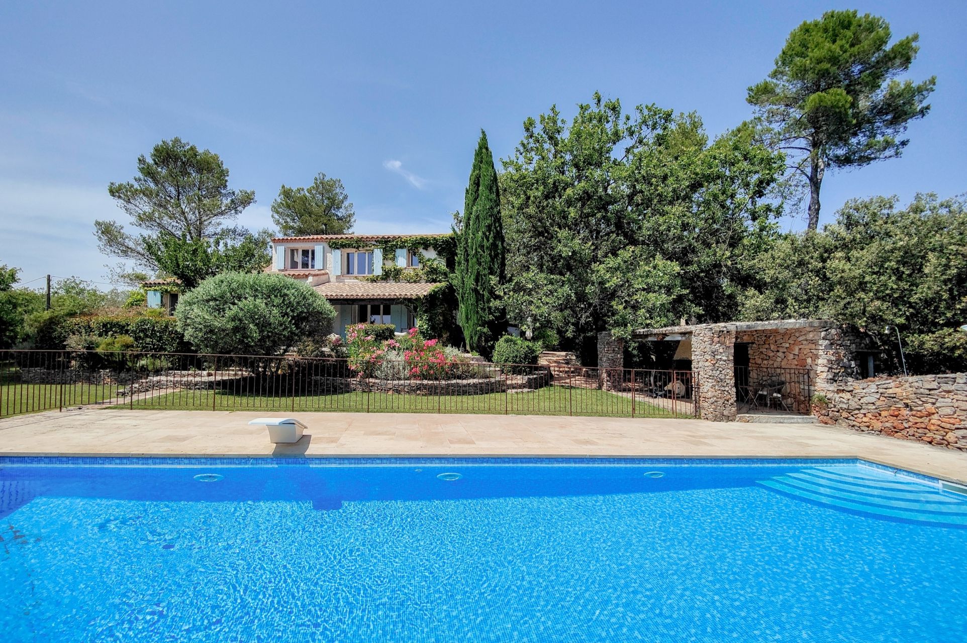 house 7 Rooms for sale on AIX EN PROVENCE (13100)