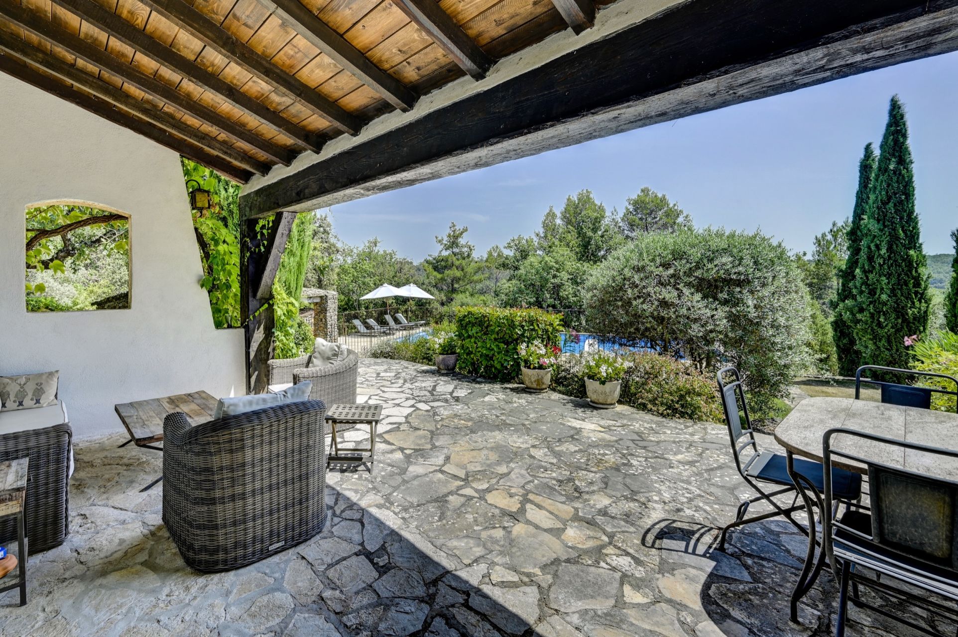 house 7 Rooms for sale on AIX EN PROVENCE (13100)