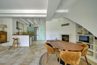 house 7 Rooms for sale on AIX EN PROVENCE (13100)