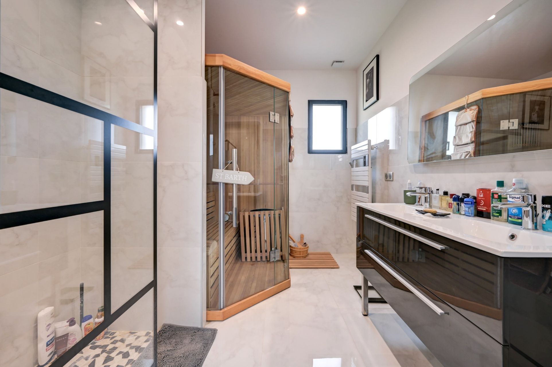 house 5 Rooms for sale on CALAS (13480)