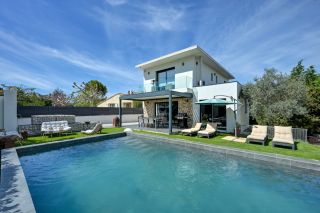 house 5 Rooms for sale on CALAS (13480)