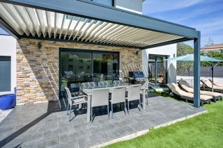 house 5 Rooms for sale on CALAS (13480)