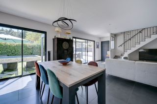 house 5 Rooms for sale on CALAS (13480)