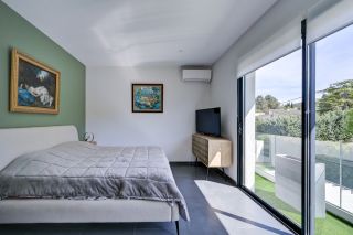 house 5 Rooms for sale on CALAS (13480)
