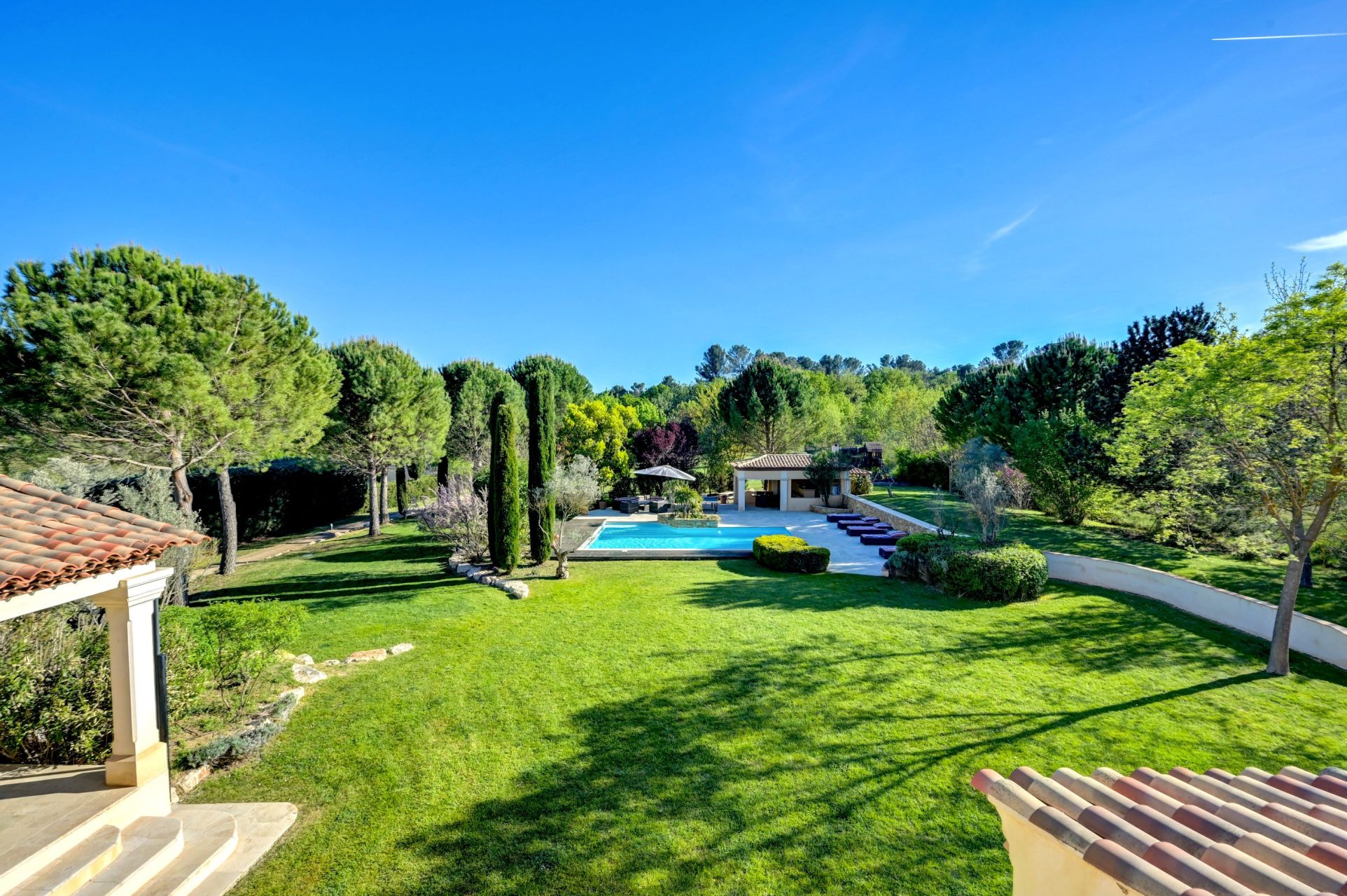 house 8 Rooms for sale on AIX EN PROVENCE (13100)