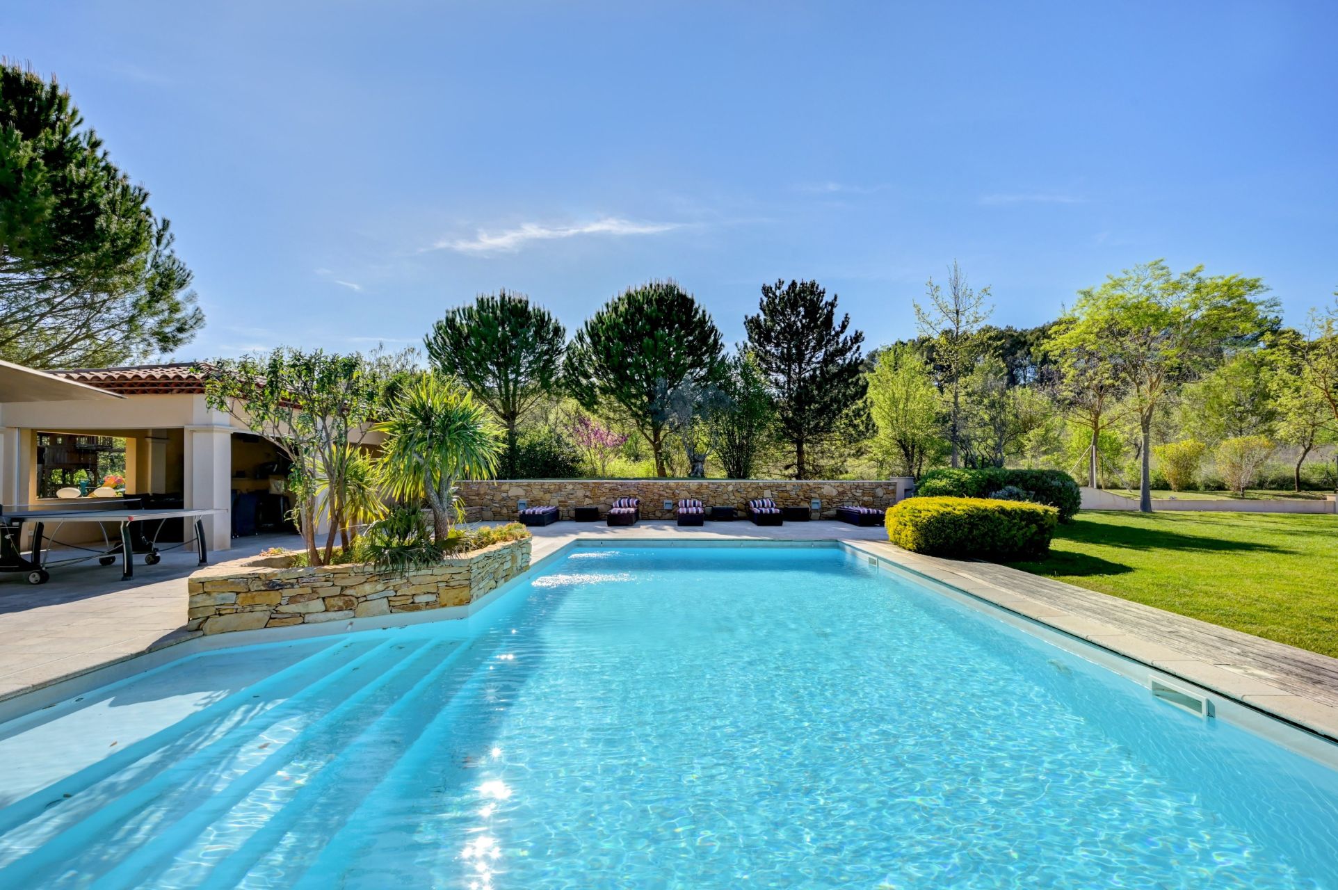 house 8 Rooms for sale on AIX EN PROVENCE (13100)