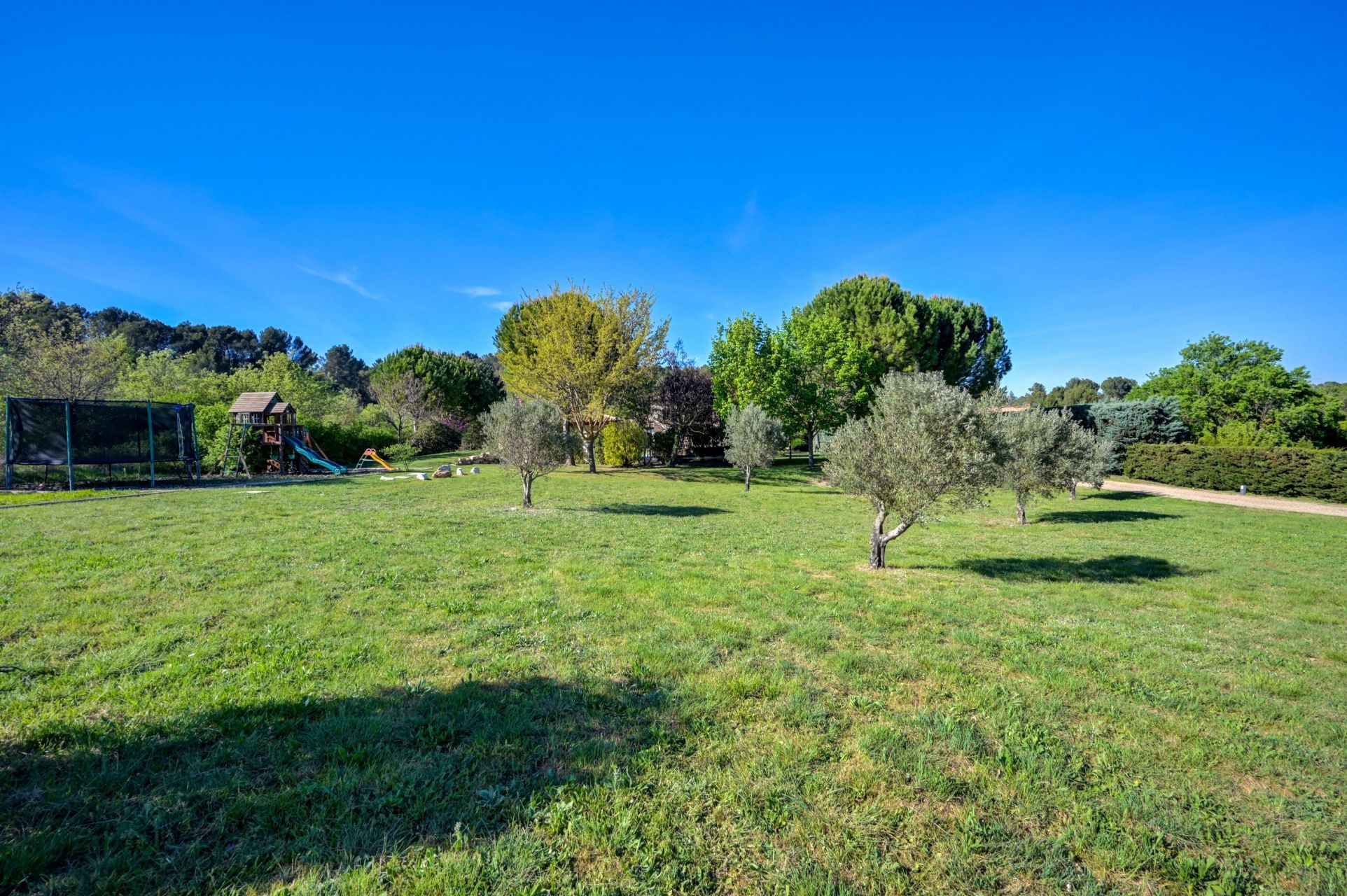 house 8 Rooms for sale on AIX EN PROVENCE (13100)