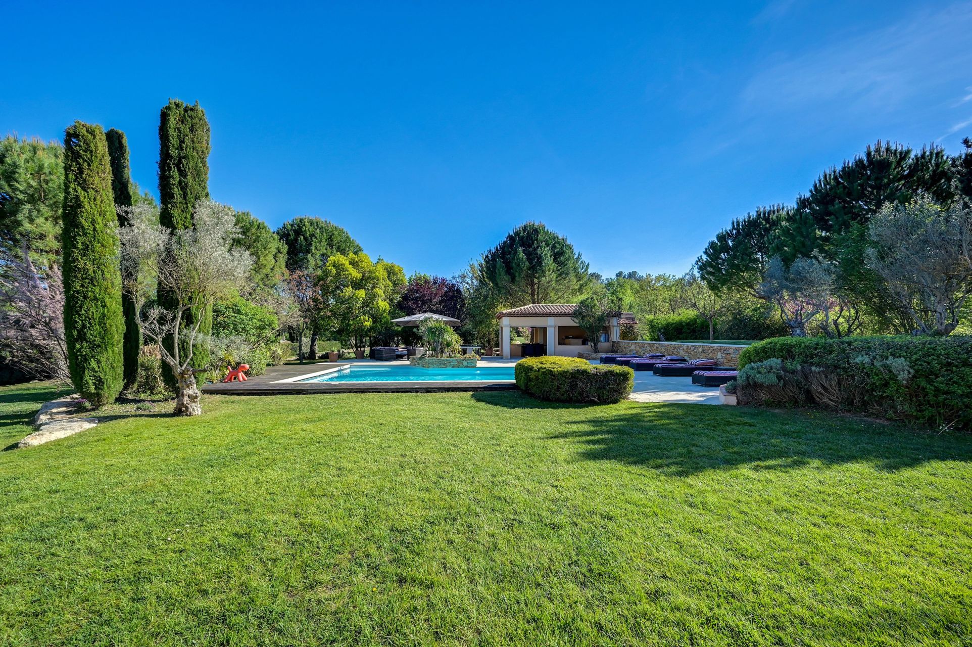 house 8 Rooms for sale on AIX EN PROVENCE (13100)