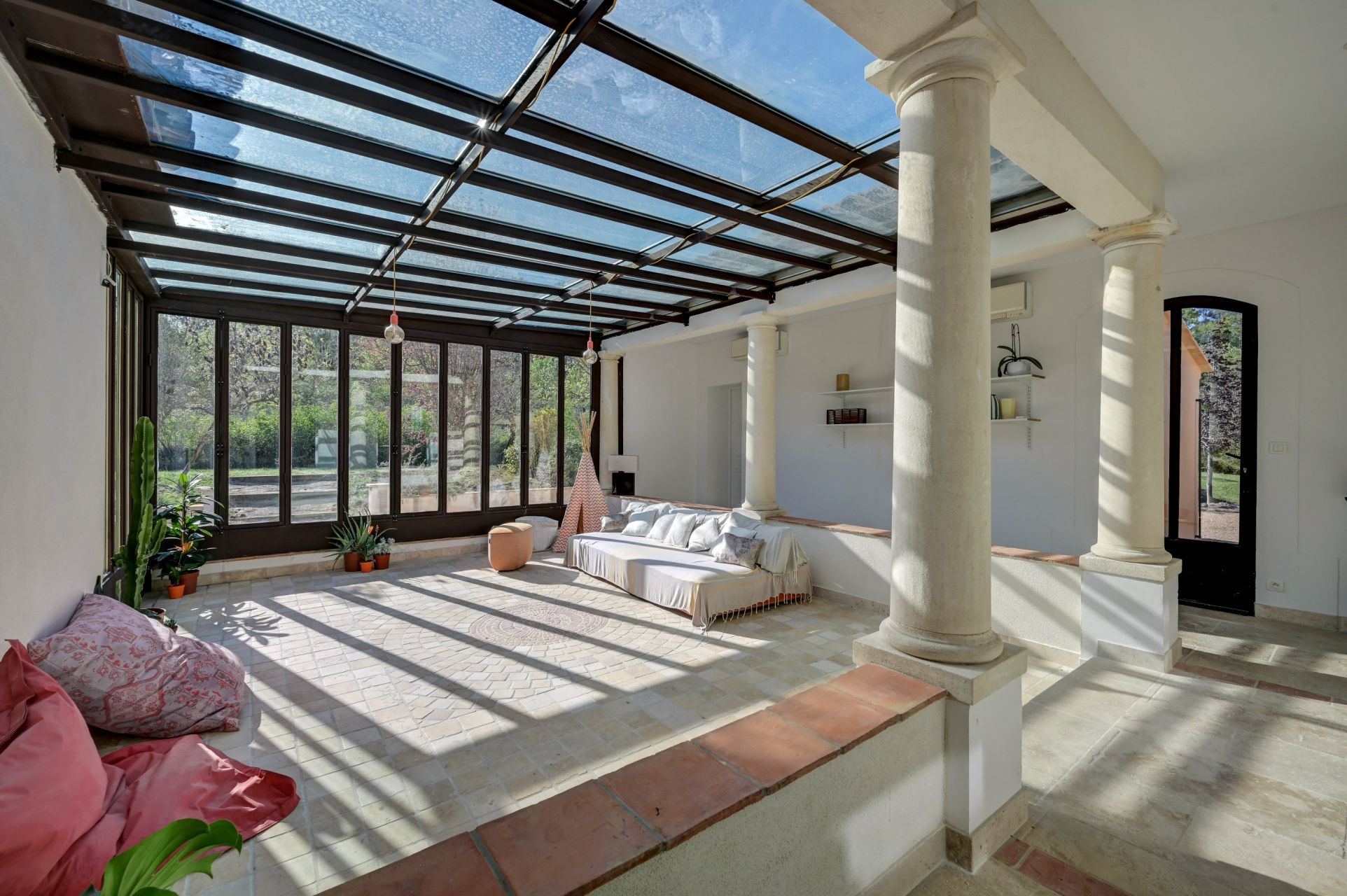 house 8 Rooms for sale on AIX EN PROVENCE (13100)