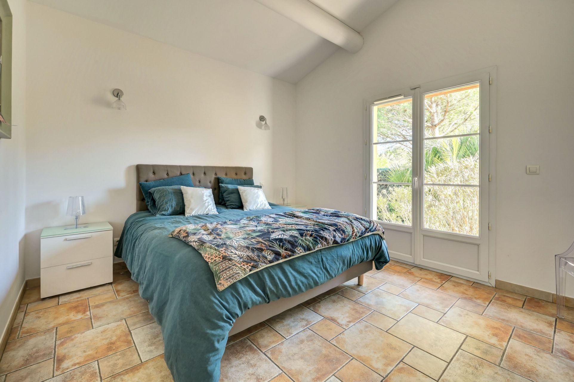 house 8 Rooms for sale on AIX EN PROVENCE (13100)
