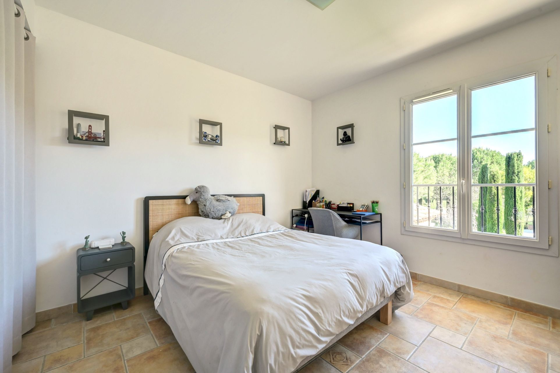 house 8 Rooms for sale on AIX EN PROVENCE (13100)
