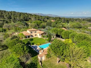 house 8 Rooms for sale on AIX EN PROVENCE (13100)