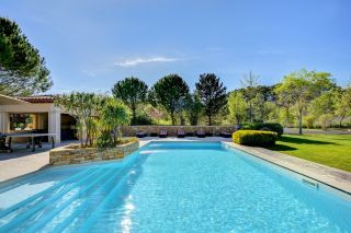 house 8 Rooms for sale on AIX EN PROVENCE (13100)
