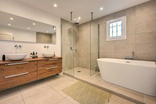 house 8 Rooms for sale on AIX EN PROVENCE (13100)