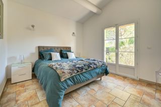 house 8 Rooms for sale on AIX EN PROVENCE (13100)