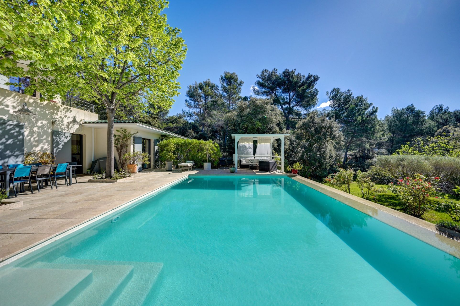 house 8 Rooms for sale on AIX EN PROVENCE (13100)